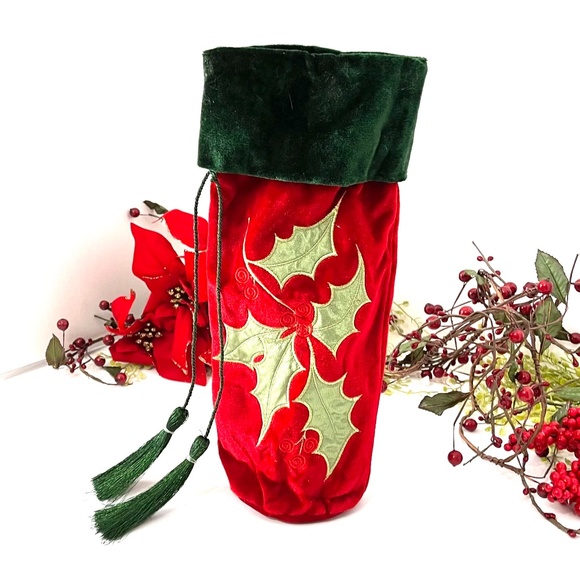 Christmas Bottle gift bags. You get all 4 in this order. - Picture 5 of 5